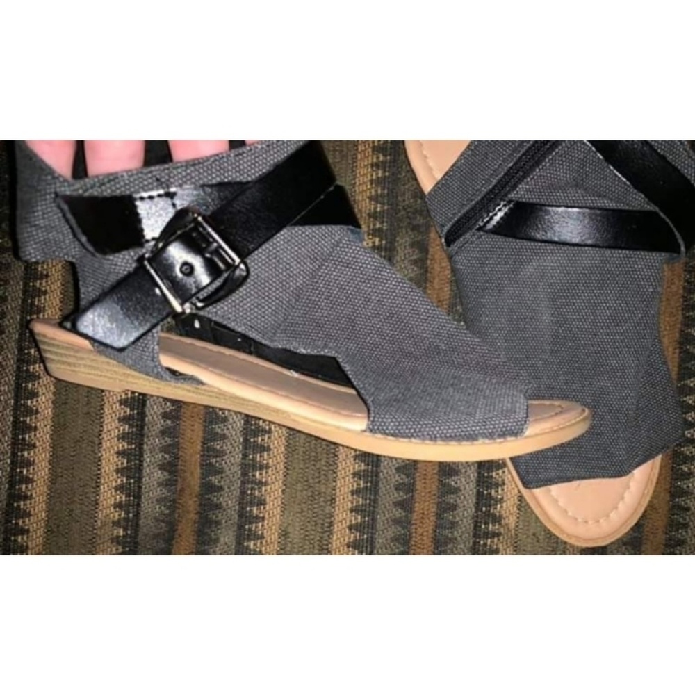 Canvas sandals